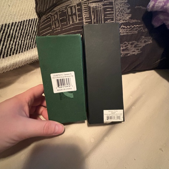 2 Wine Bottle Stoppers & 1 Set of Bottle Neck Charms - Picture 2 of 3